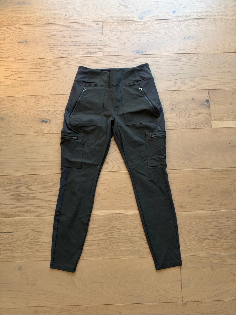 Athleta khaki Cargo Leggings with Zip Pockets